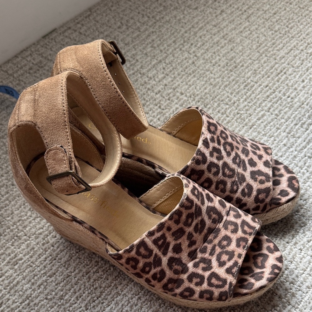 Cityclassified Leopard Print Wedge Sandals in Brown